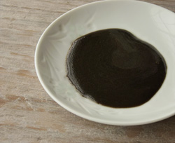 なめらかな舌触りの練ごまをたっぷり使用。
